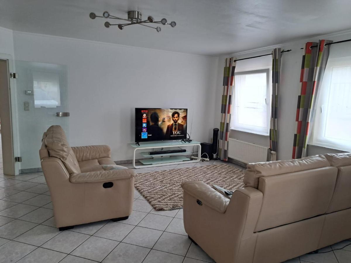 Large Room In Schuttrange Free Parking 10Mins To Airport Excellent Customer Services Buitenkant foto