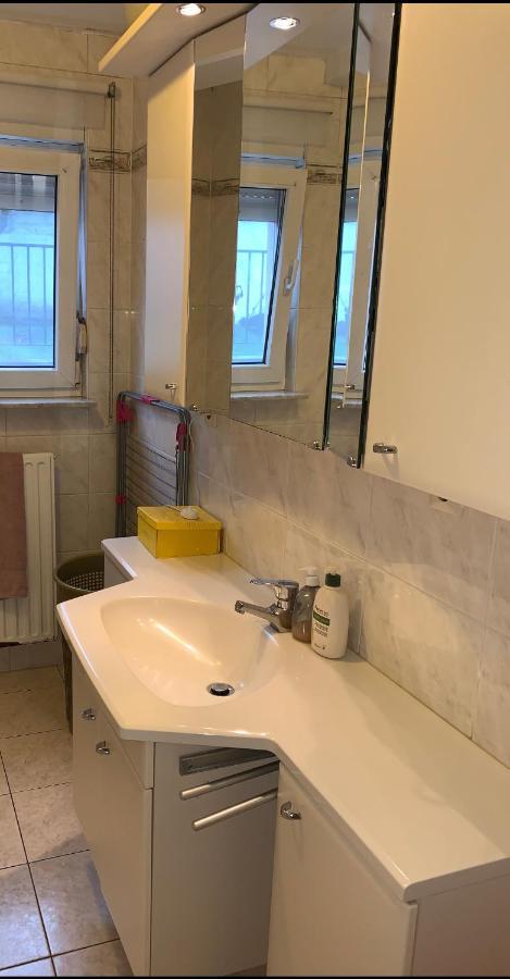 Large Room In Schuttrange Free Parking 10Mins To Airport Excellent Customer Services Buitenkant foto