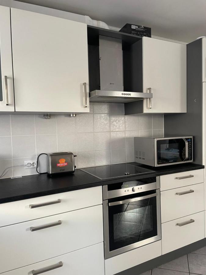 Large Room In Schuttrange Free Parking 10Mins To Airport Excellent Customer Services Buitenkant foto