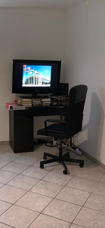 Large Room In Schuttrange Free Parking 10Mins To Airport Excellent Customer Services Buitenkant foto