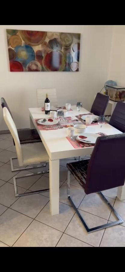 Large Room In Schuttrange Free Parking 10Mins To Airport Excellent Customer Services Buitenkant foto