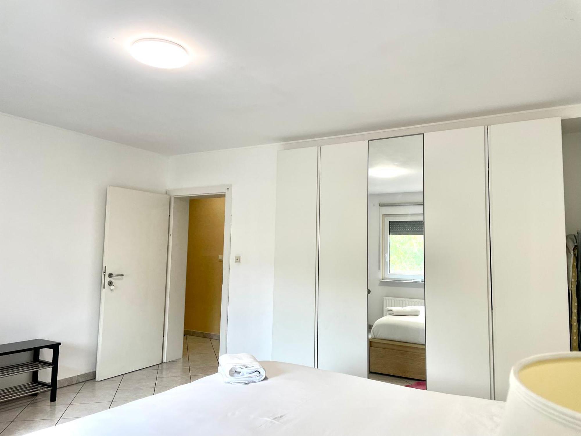 Large Room In Schuttrange Free Parking 10Mins To Airport Excellent Customer Services Buitenkant foto