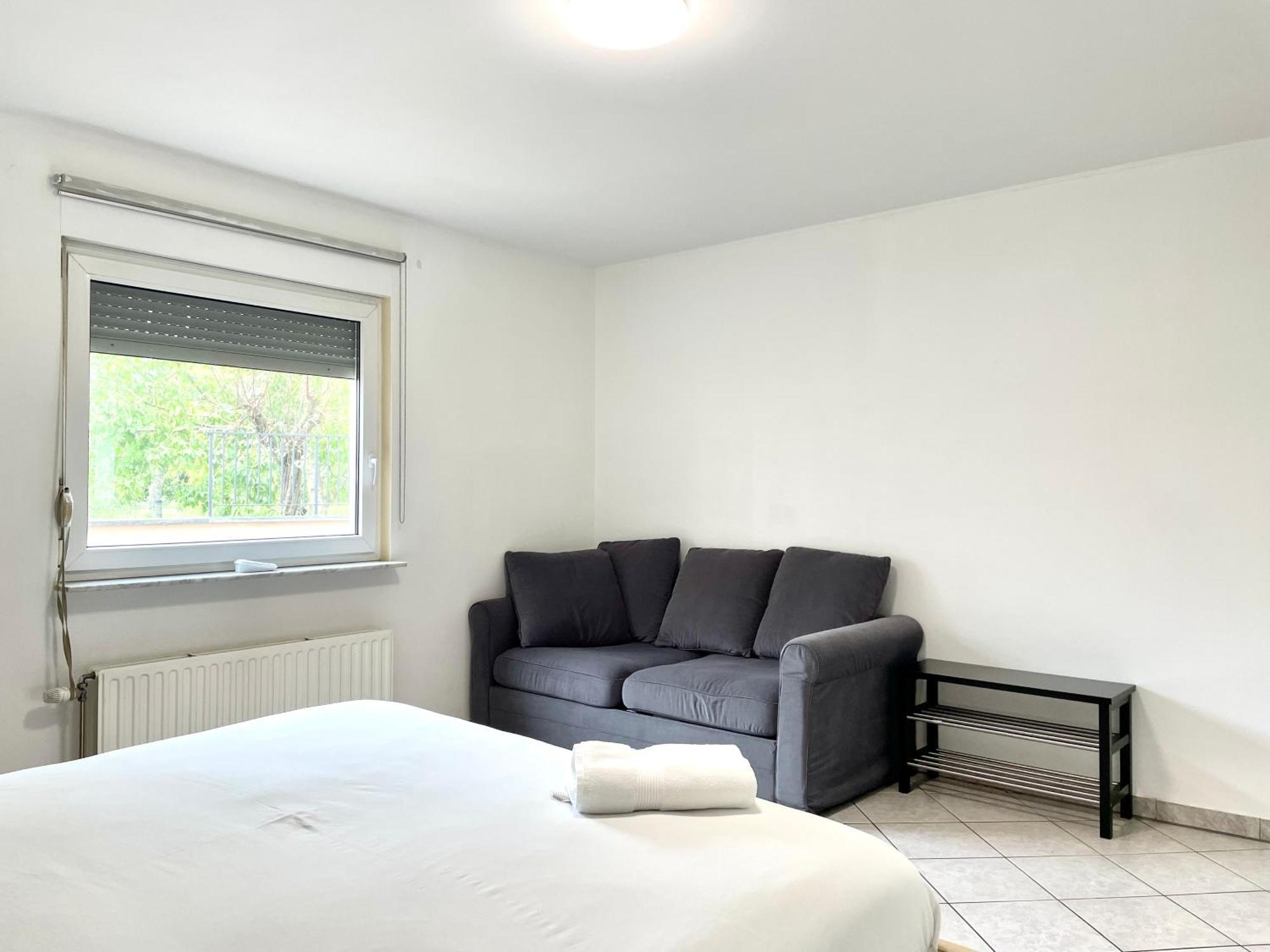 Large Room In Schuttrange Free Parking 10Mins To Airport Excellent Customer Services Buitenkant foto