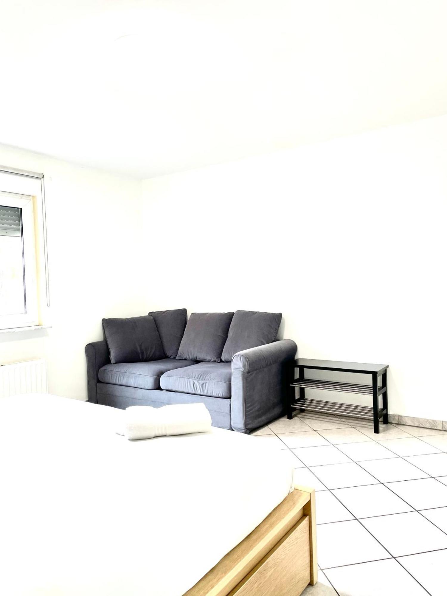 Large Room In Schuttrange Free Parking 10Mins To Airport Excellent Customer Services Buitenkant foto