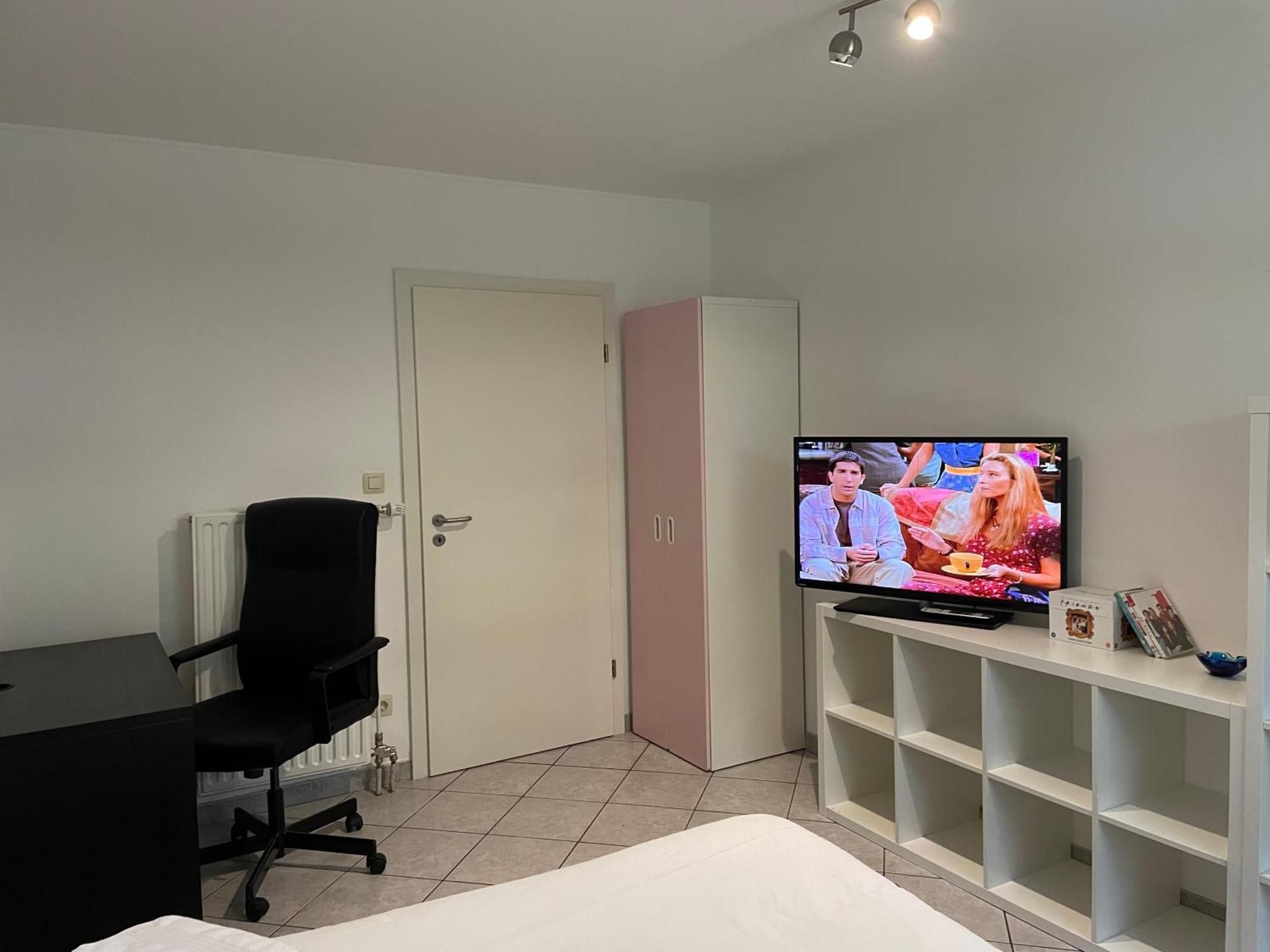 Large Room In Schuttrange Free Parking 10Mins To Airport Excellent Customer Services Buitenkant foto