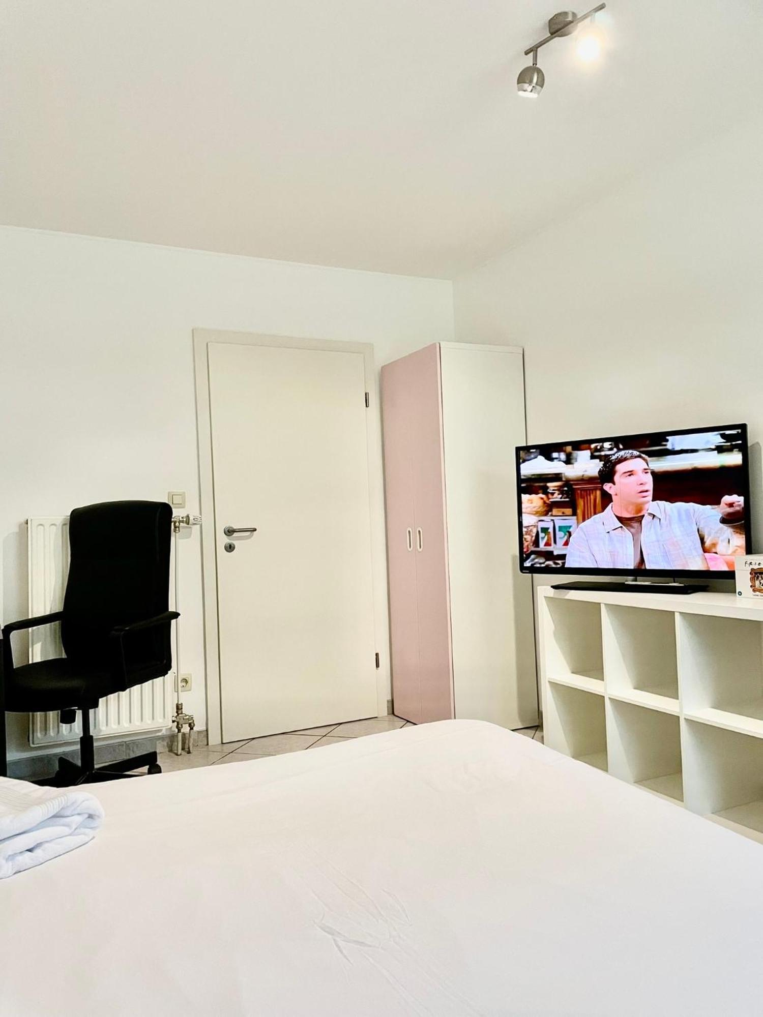 Large Room In Schuttrange Free Parking 10Mins To Airport Excellent Customer Services Buitenkant foto